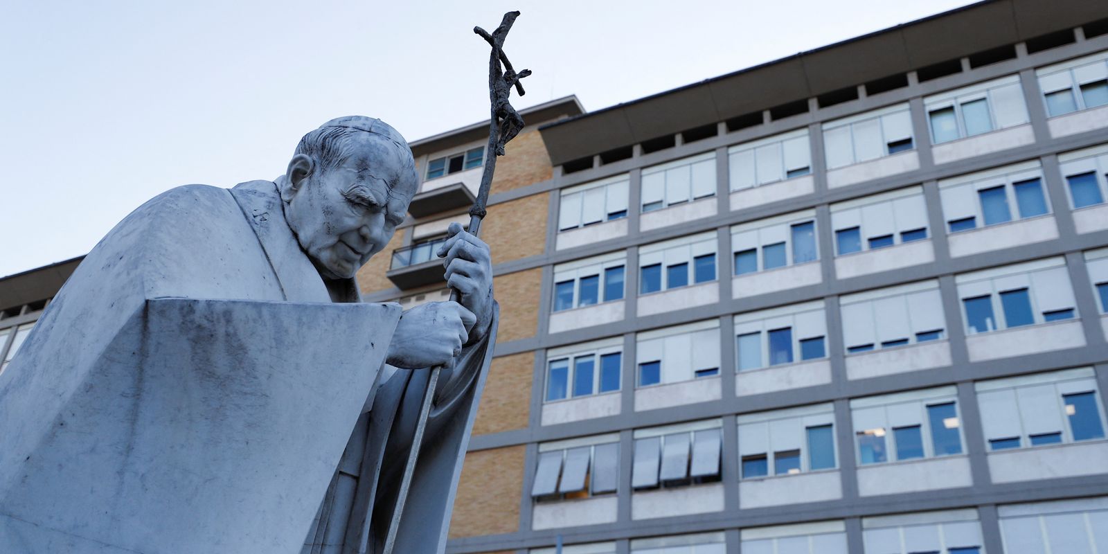 Papa Francisco mostra 'boa resposta' ao tratamento hospitalar